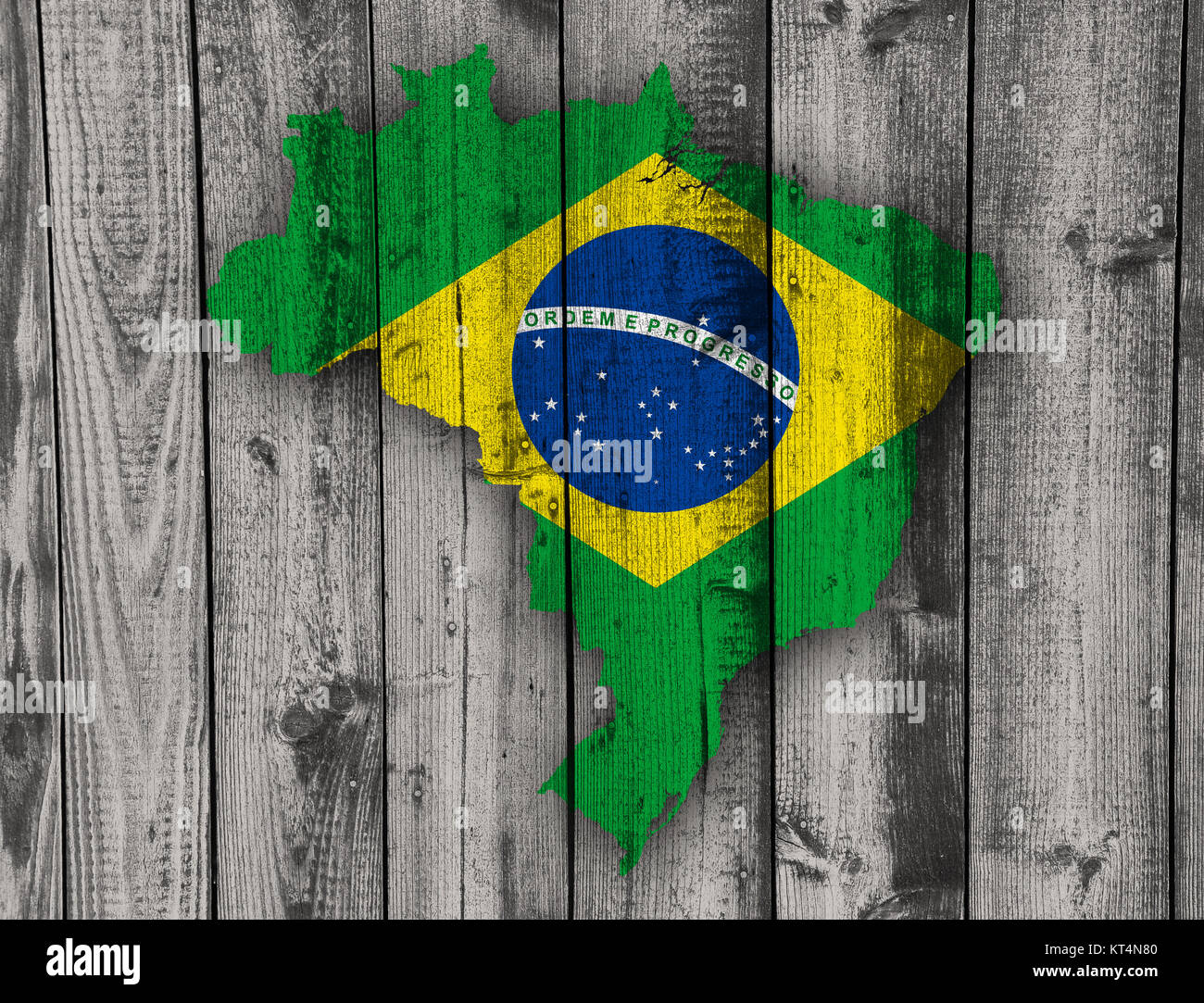 Karte und Fahne von Brasilien auf verwittertem Holz Stock Photo