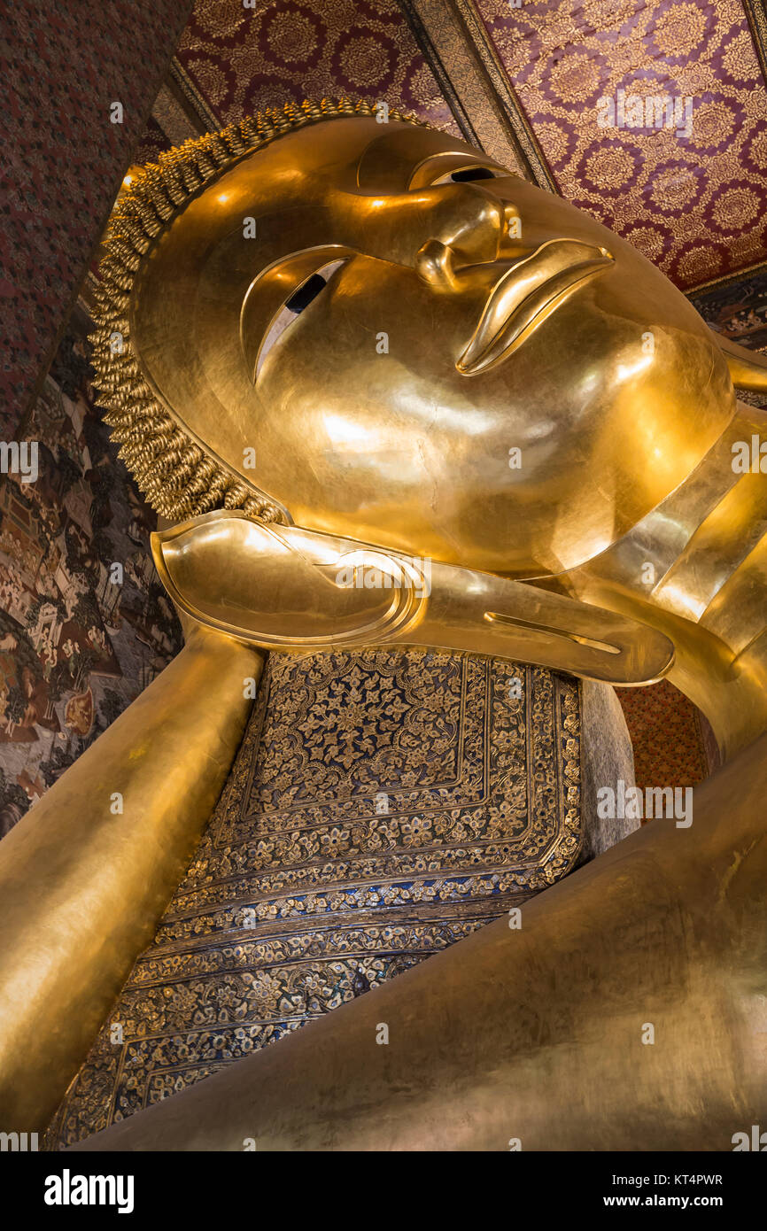 Reclining Buddha gold statue ,Wat Pho, Bangkok, Thailand Stock Photo ...