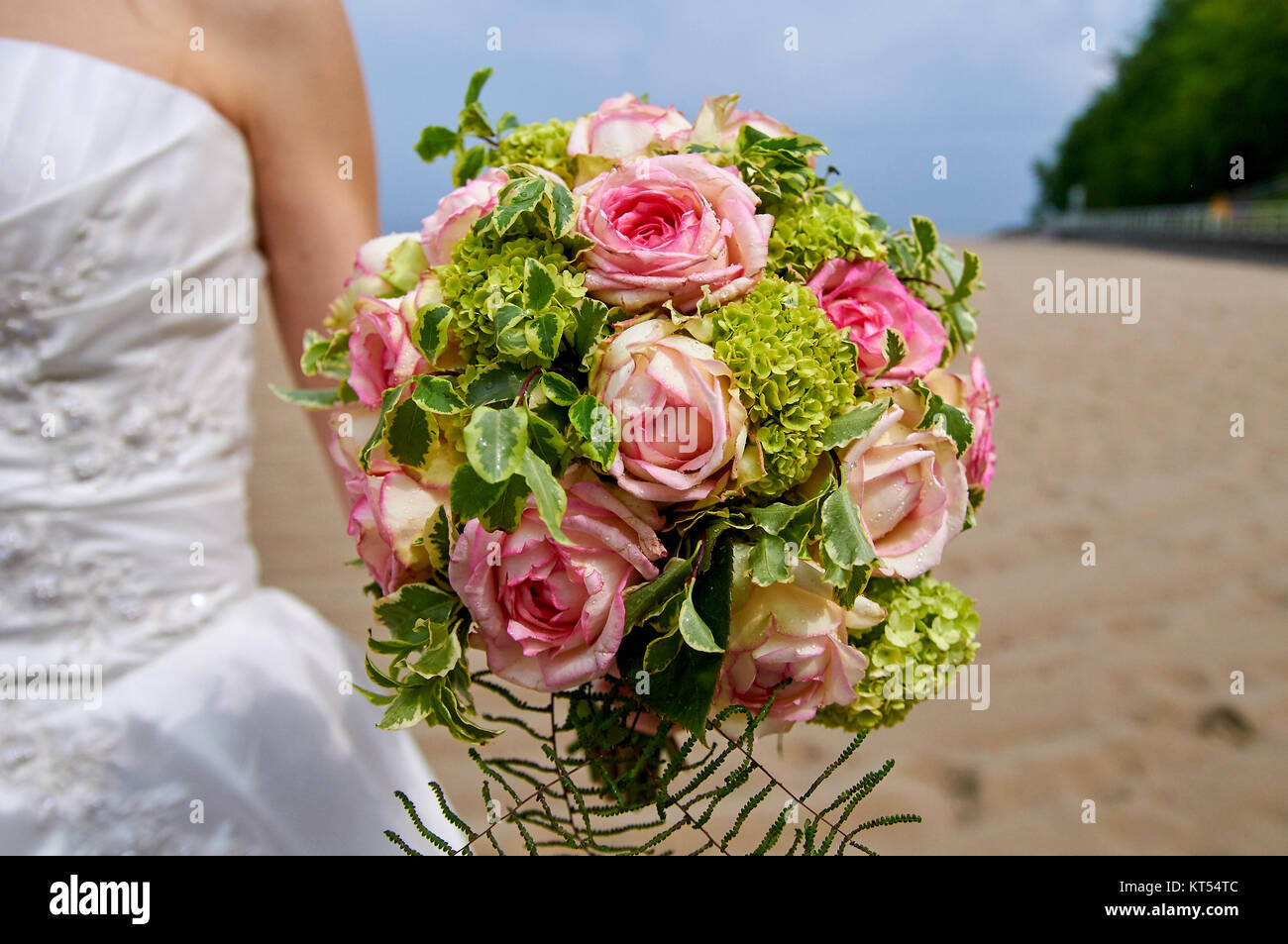 bride holding wedding bouquet with roses Stock Photo - Alamy