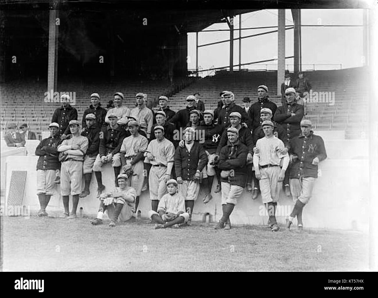 1923 ca , NEW YORK , USA : The celebrated american baseball player LOU  GEHRIG ( 1903 - 1941 ) when he was introduced as new player of the New York  Y Stock Photo - Alamy