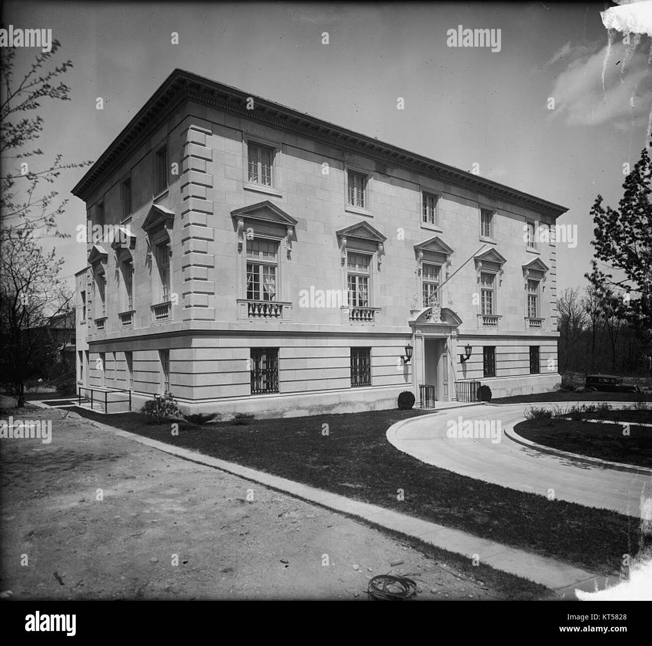 American diplomatic architecture Black and White Stock Photos & Images ...