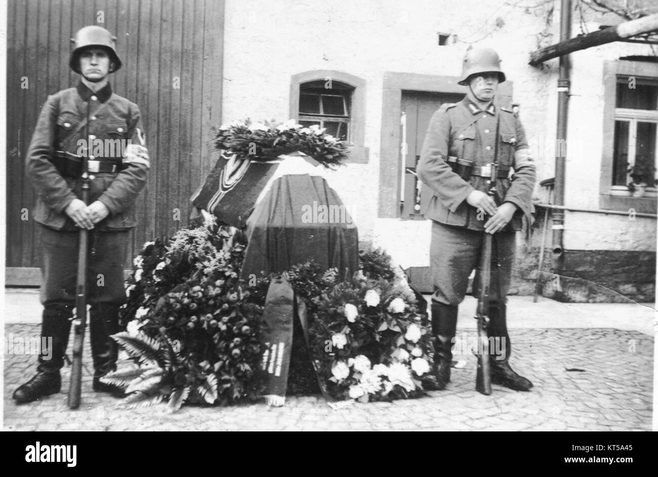Warfare memorabilia hi-res stock photography and images - Alamy