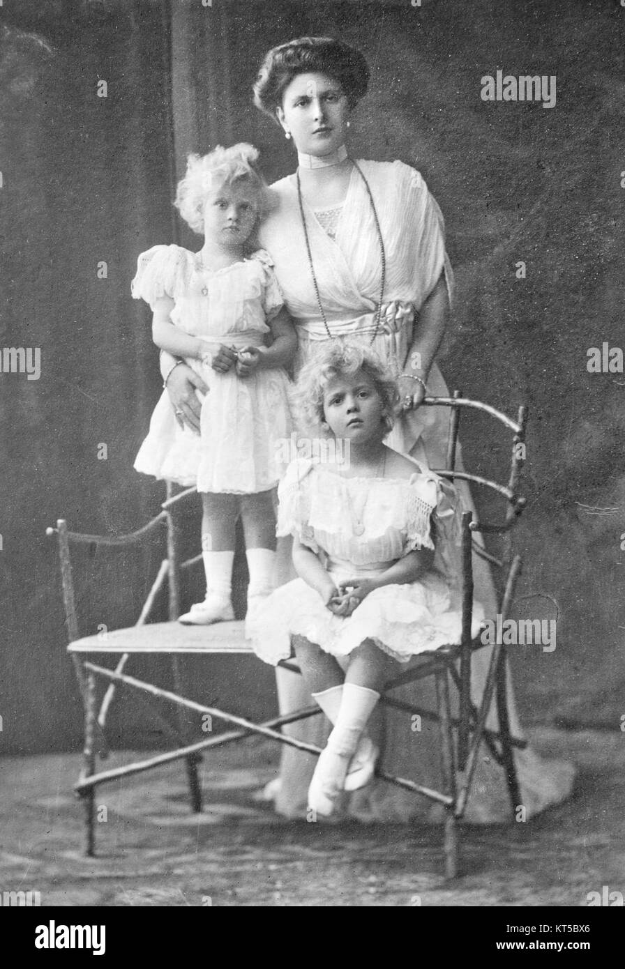 Princess Alice of Battenberg with children Stock Photo - Alamy