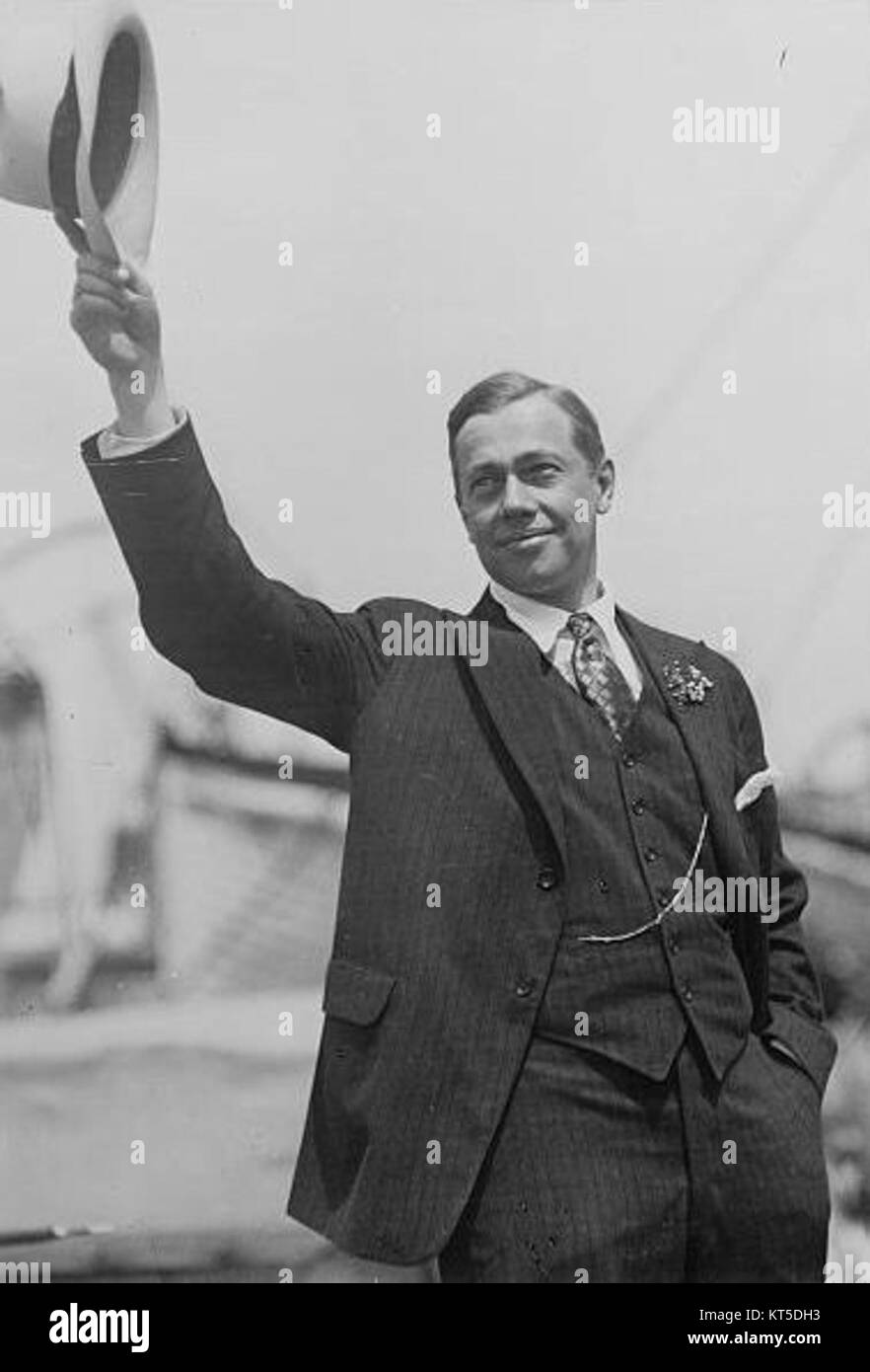 Baritone opera classical music hi-res stock photography and images - Alamy