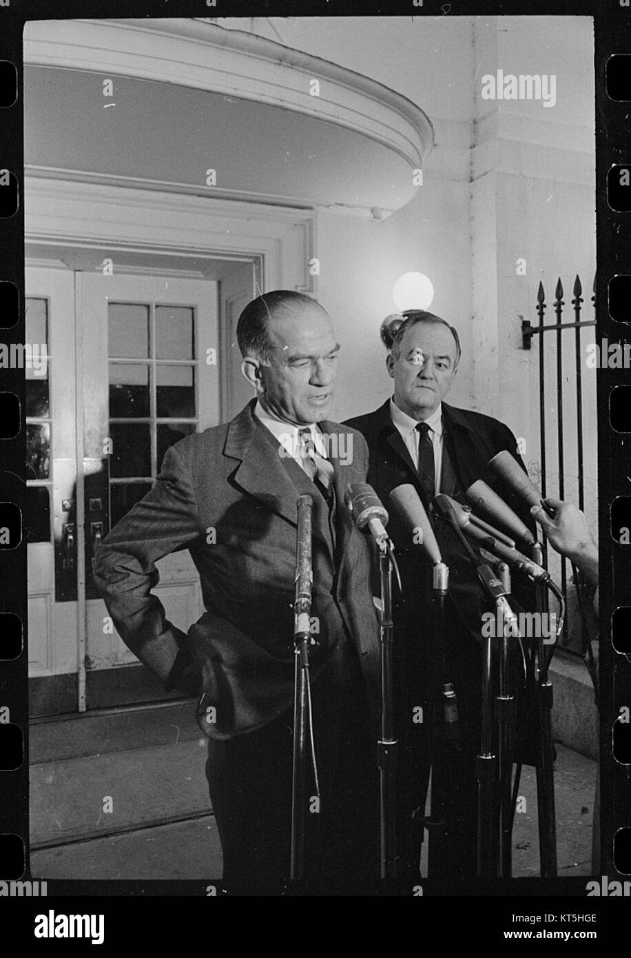 William Fulbright Black And White Stock Photos & Images - Alamy