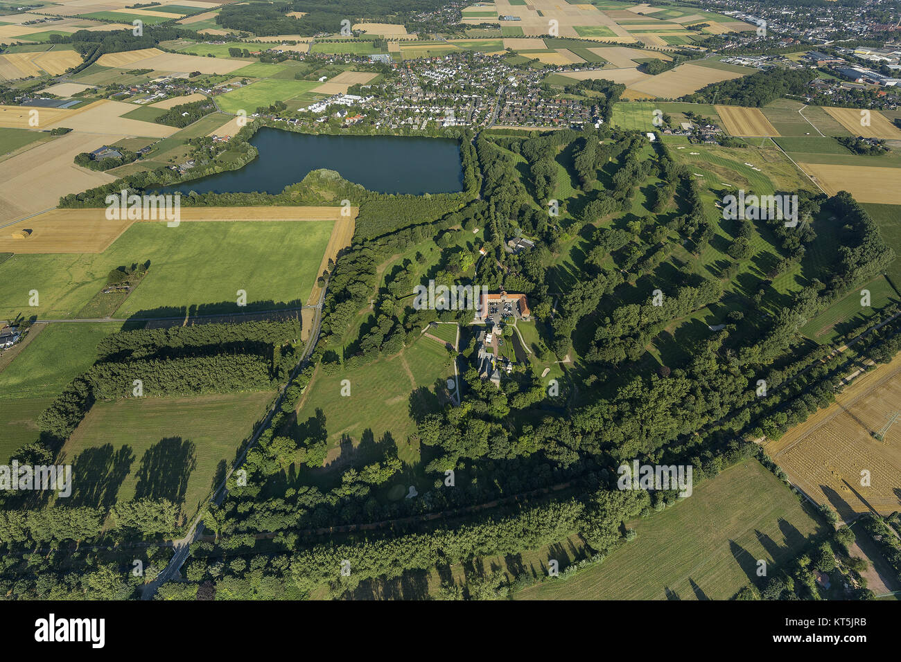 Castle Myllendonk, moated castle, Korschenbroich, Golf Course, Golf Club  Castle Myllendonk eV, Mönchengladbach, Niederrhein, North Rhine-Westphalia,  G Stock Photo - Alamy