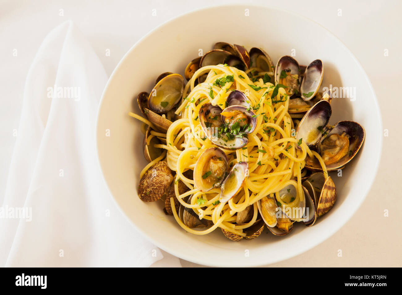 spaghetti in white wine clam sauce, Leonardo's Ristorante & Pizzeria