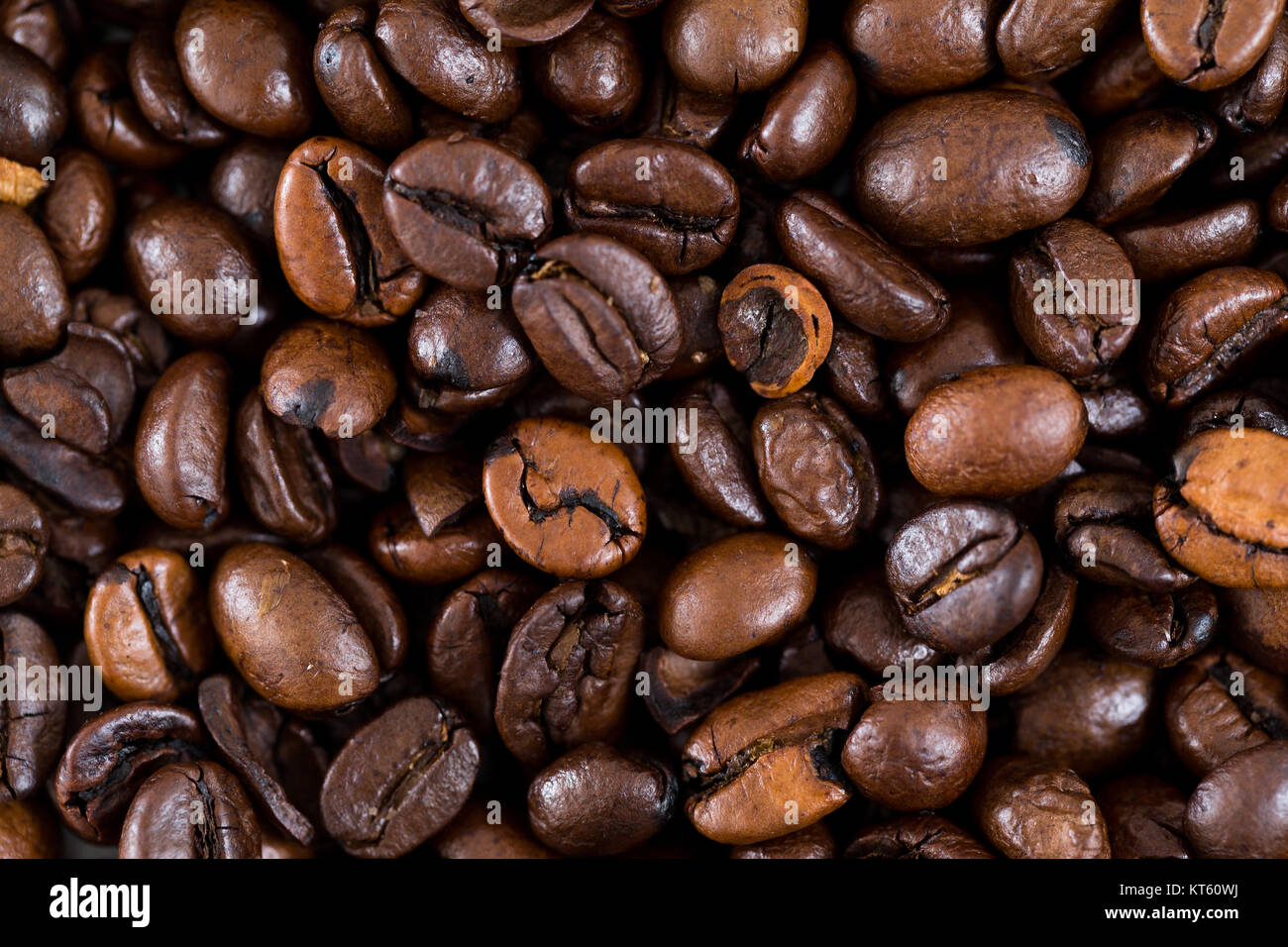 Roasted coffee bean background Stock Photo - Alamy