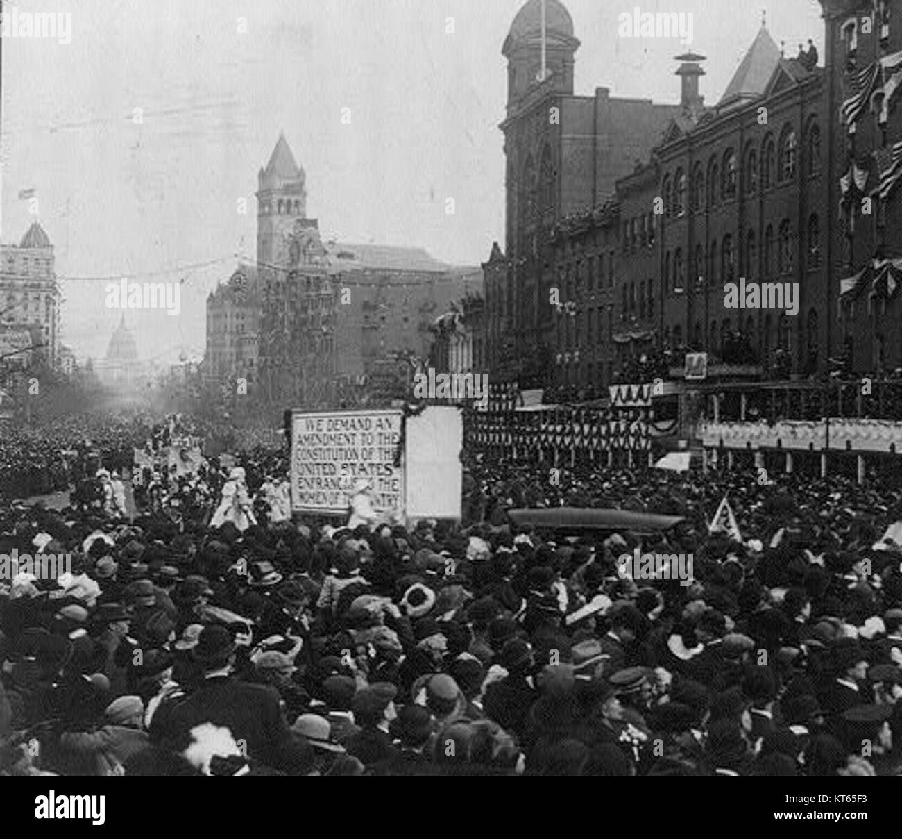 Suffragette parade. Grand Marshall  Mrs. Richard Burleson3B Herald  Miss Inez Milholland Stock Photo