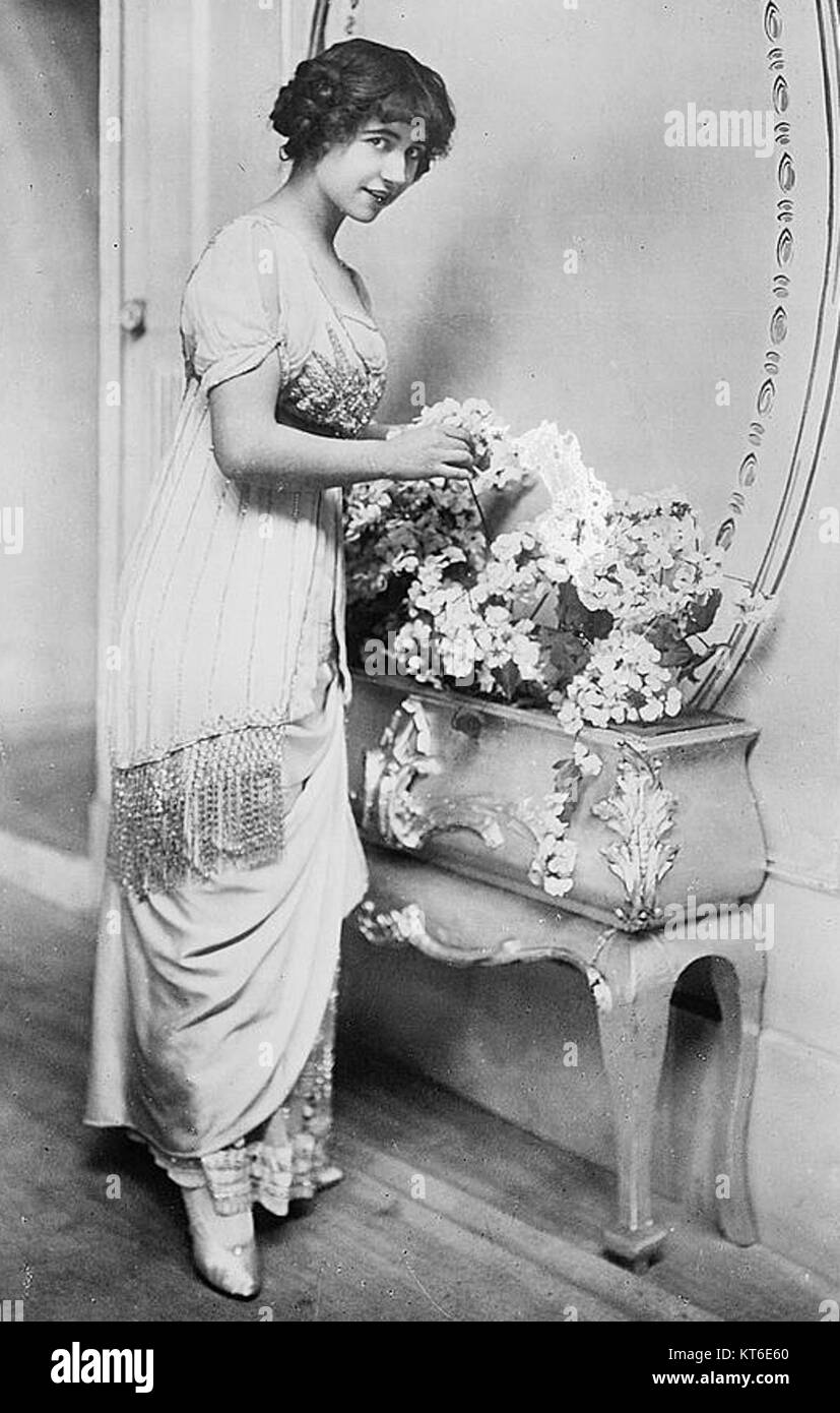 Yvonne Arnaud Stock Photo Alamy