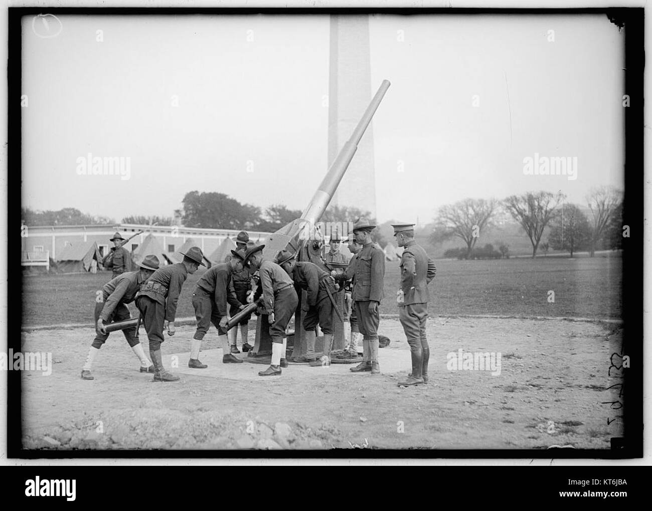ARMY, U.S. MOTORIZED ANTIAIRCRAFT GUN 11454v Stock Photo Alamy