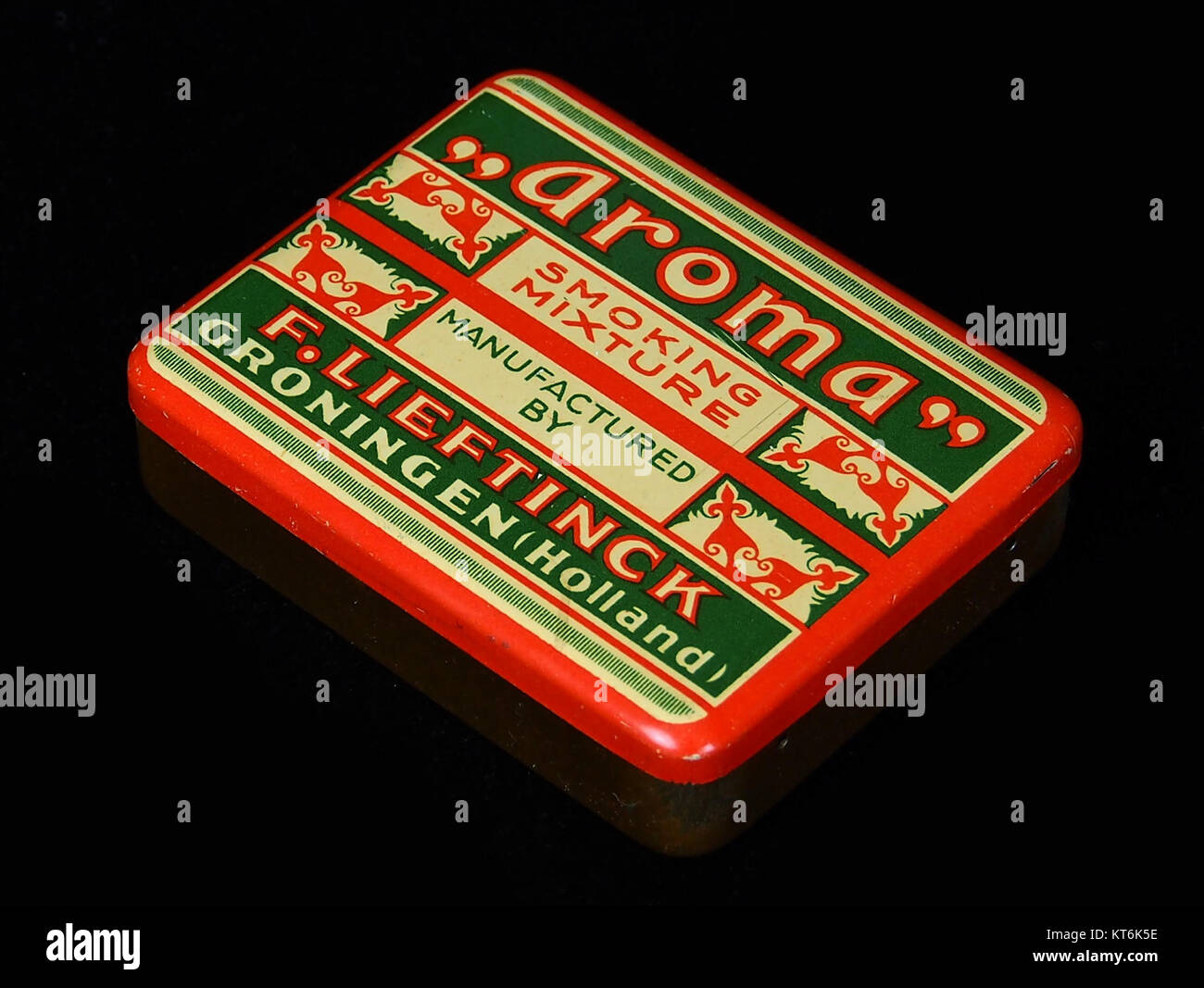 aroma cigarettes Cigarette smoking 1950s hi-res stock photography and images