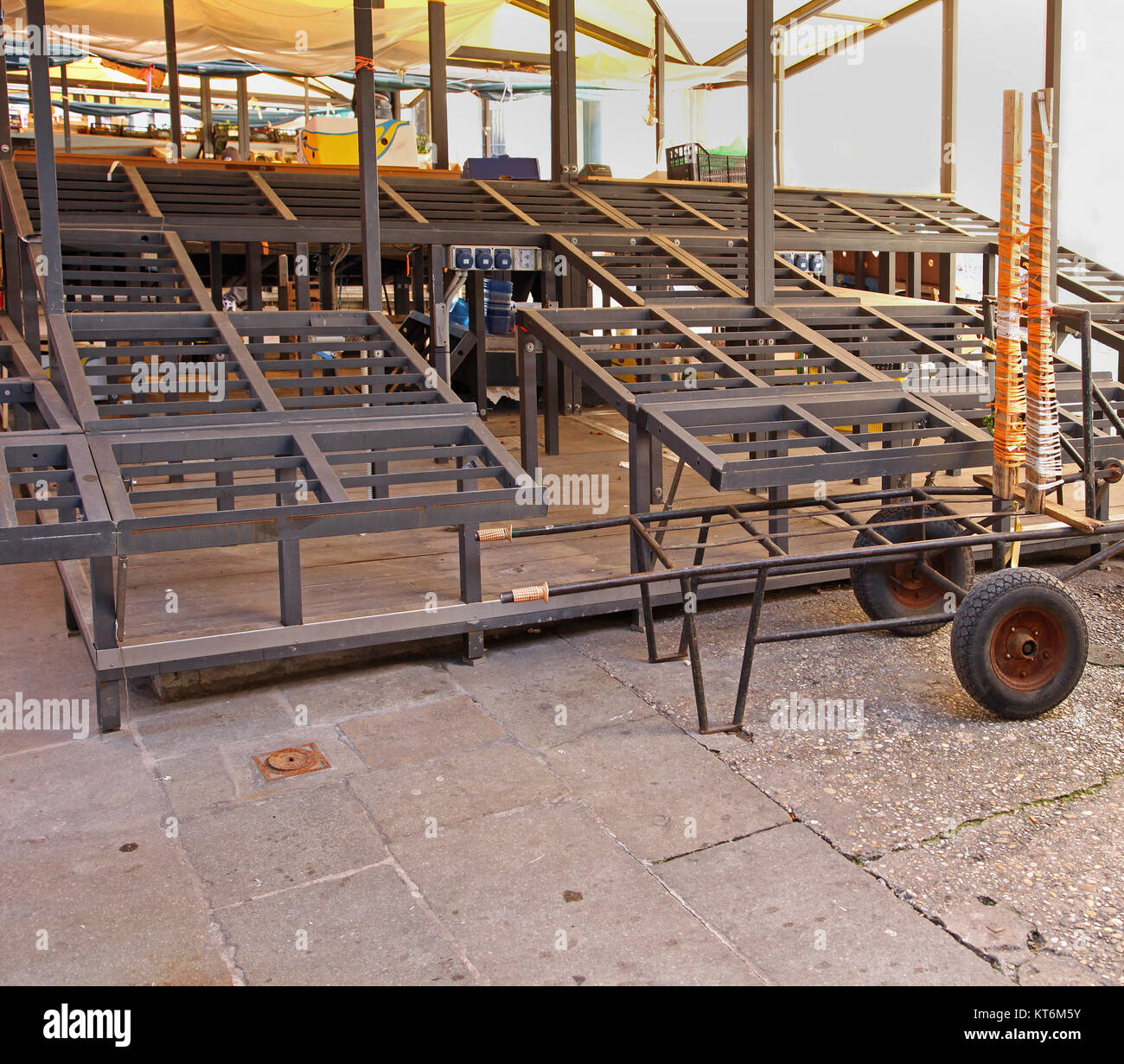 Empty market stall hires stock photography and images Alamy