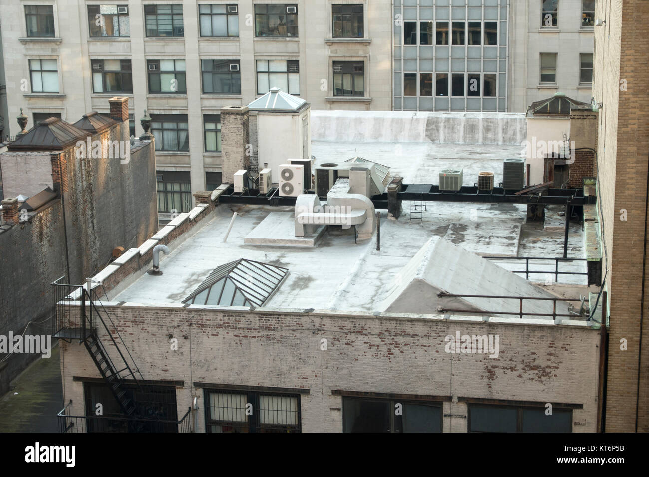 New york city rooftop hi-res stock photography and images - Alamy