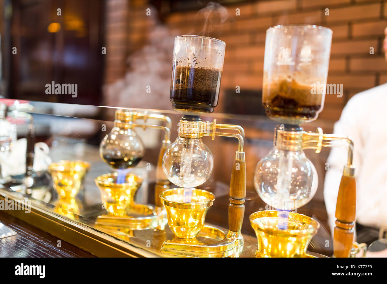 Siphon Coffee Brewing for hot coffee Stock Photo Alamy