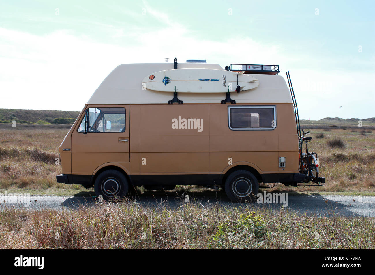 Vintage camper van hi-res stock photography and images - Alamy