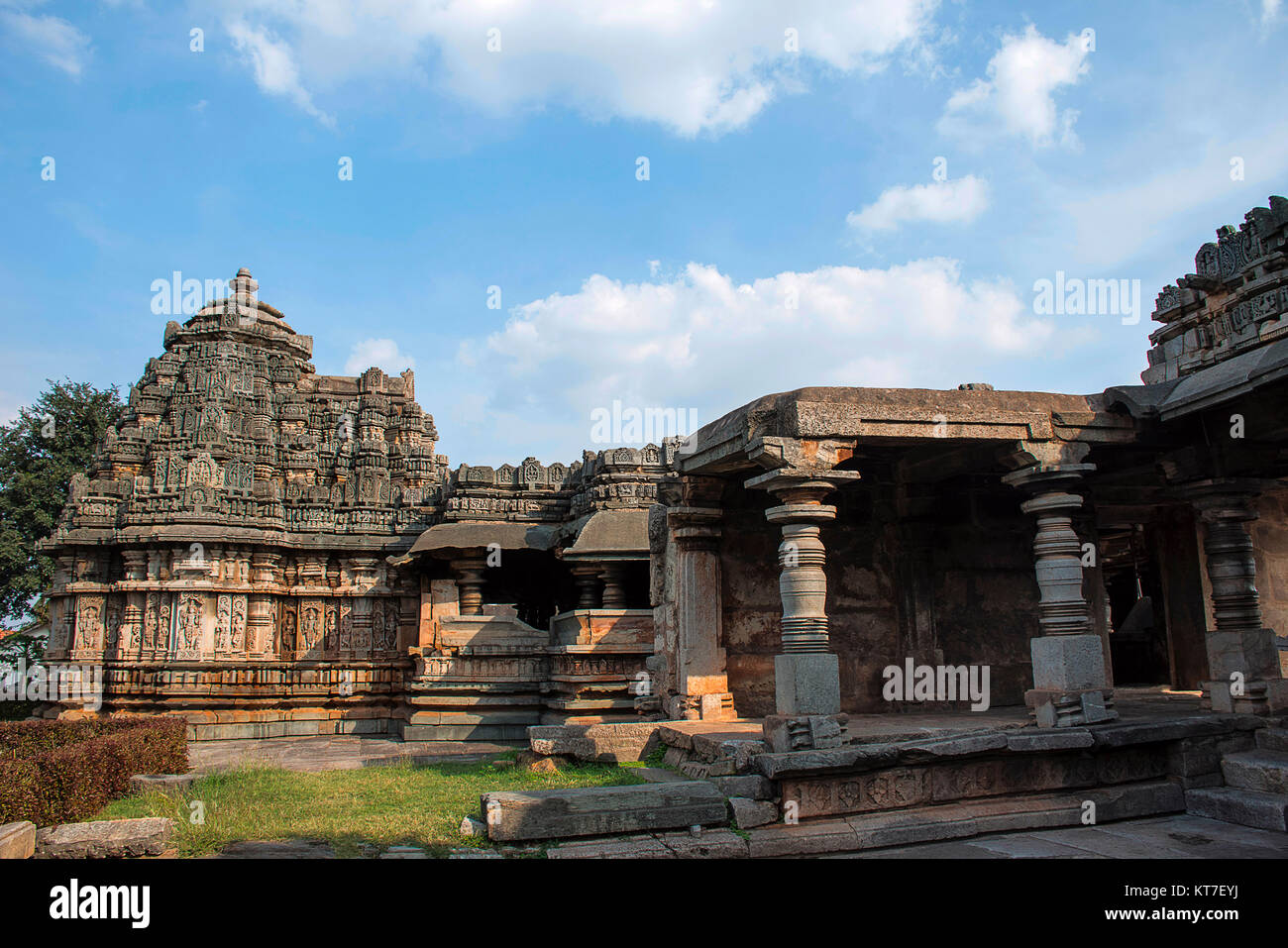 Outer mantapa and a shrine. Veera Narayana Temple, Bel…