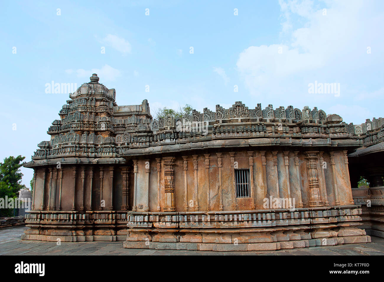 Outer mantapa and a shrine. Veera Narayana Temple, Belavadi ...