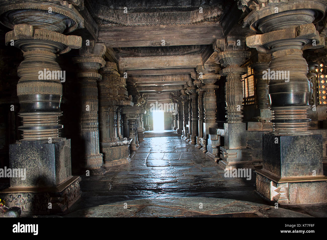 Inside view of the Hoysaleswara Temple, Hoysala style, Halebidu, Karnataka,  South India Stock Photo - Alamy