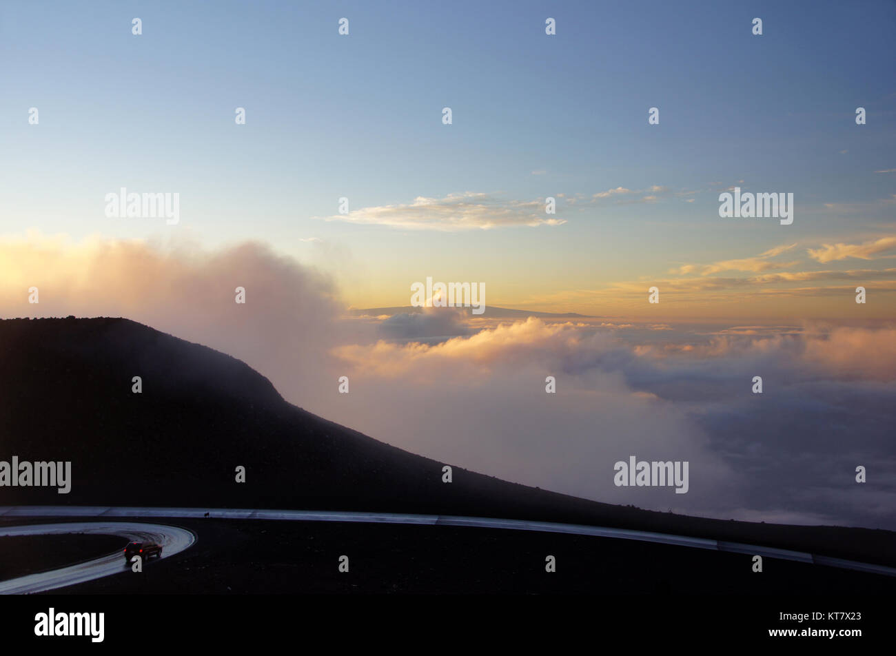 Auf dem Mauna Kea befindet sich das Mauna-Kea-Observatorium, eine Gruppe internationaler Observatorien, die zusammen die größte Sternwarte der Welt bilden. Stock Photo