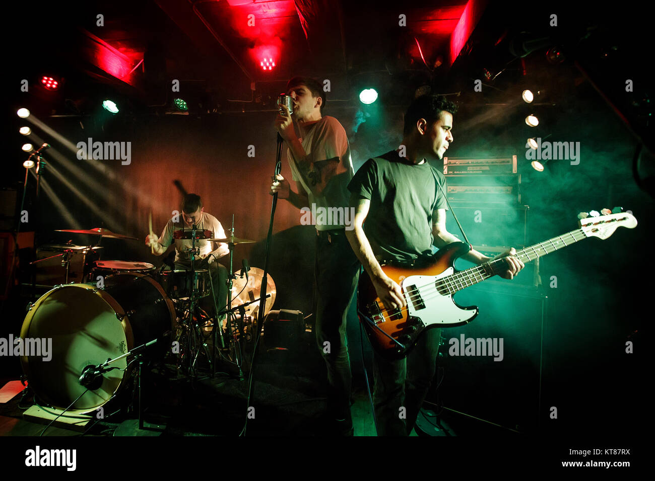 The British Garage Rock Band Crows Performs A Live Concert At