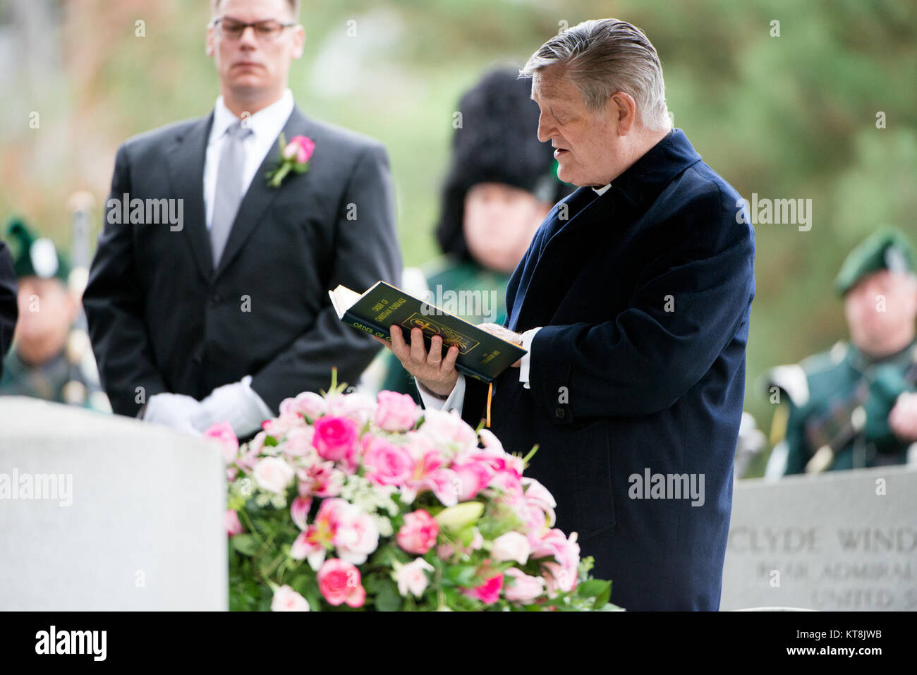 Father Gerald Weymes conducts the graveside service for Maureen Fitzsimons Blair, also known as Maureen O’Hara, in Section 2 of Arlington National Cemetery, Nov. 9, 2015. She is being buried with her husband U.S. Air Force Brig. Gen Charles Blair. Stock Photo
