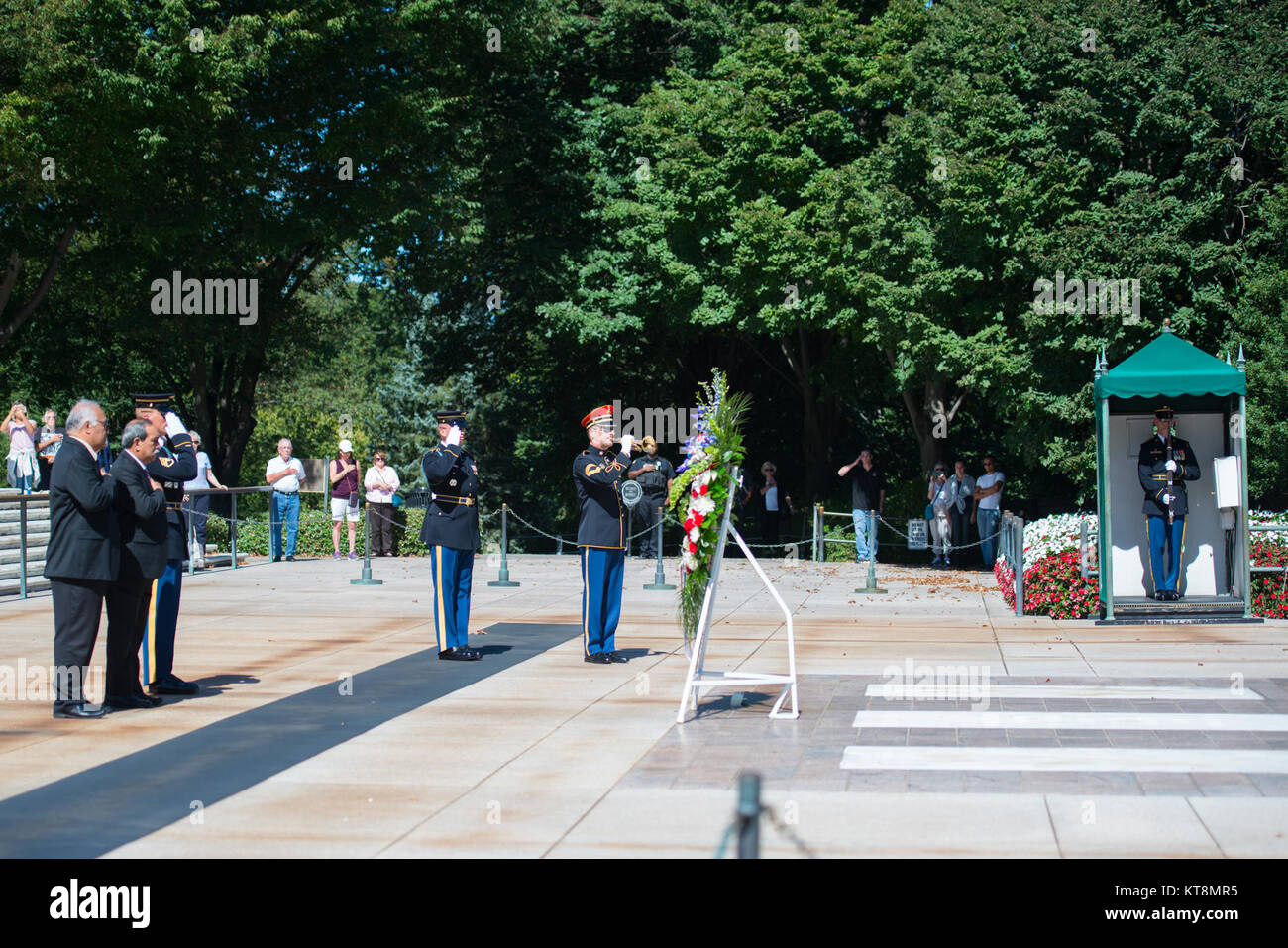 (From the left) Lorin Robert, secretary of foreign affairs, Federated States of Micronesia; His Excellency Peter M. Christian, president, Federated States of Micronesia; and a Tomb Guard sentinel participate in a Public Wreath-Laying Ceremony at the Tomb of the Unknown Soldier at Arlington National Cemetery, Arlington, Va, Sept. 28, 2017.  President Christian also toured the Memorial Amphitheater Display Room and exchanged gifts with Mr. Brion Moore, deputy superintendent, Arlington National Cemetery.  (U.S. Army photo by Elizabeth Fraser / Arlington National Cemetery / released) Stock Photo