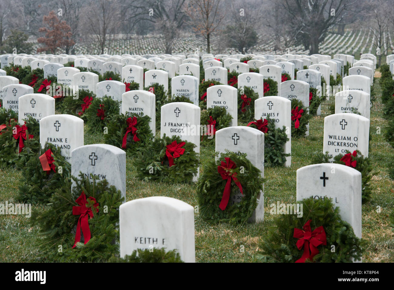 Wreath across america hi-res stock photography and images - Alamy