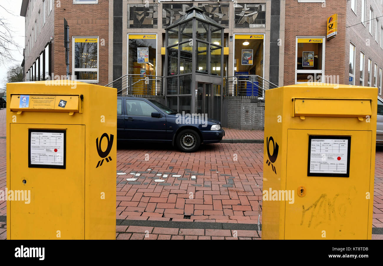 HanoverLinden, Germany. 22nd Dec, 2017. Mailboxes stand in front of a