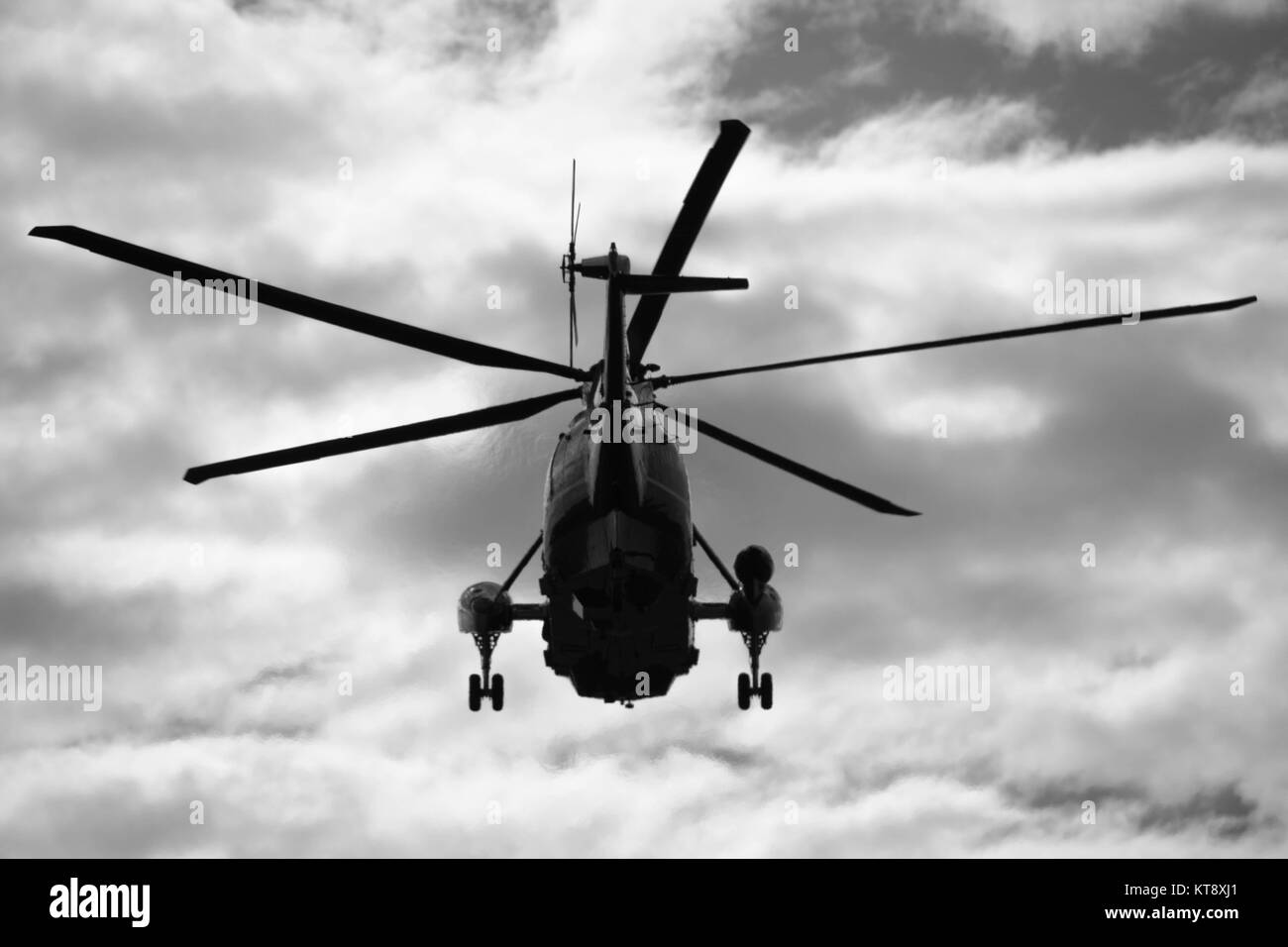 Washington, USA. 22nd Dec, 2017. Marine One carrying President Donald Trump departs the White House for Palm Beach, FL where he will be spending the Christmas holiday, Friday, December 22, 2017. Credit: Michael Candelori/Alamy Live News Stock Photo