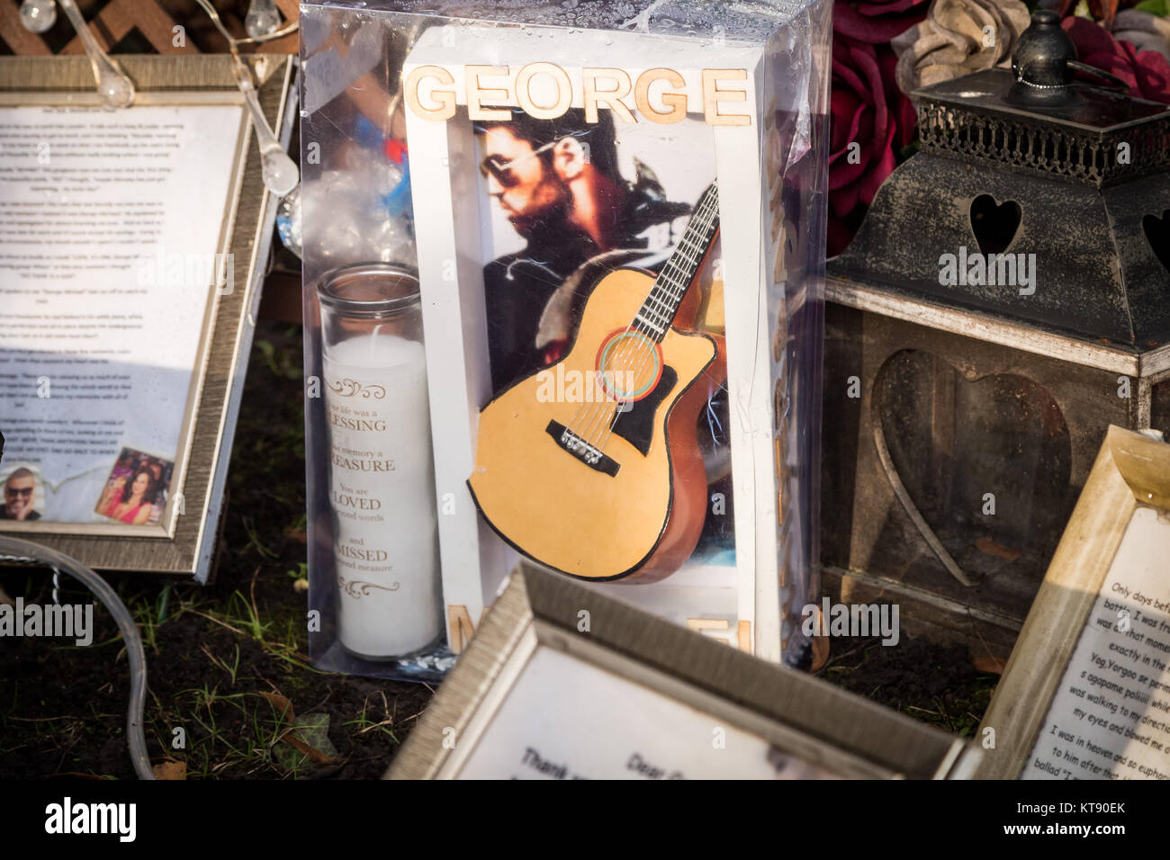 London, UK. 22nd Dec, 2017. George Michael memorial garden. Nearly one year from the singer’s death, the private square that was owned by Michael near his former home in north London is still visited by numerous fans who leave posthumous tributes. Credit: Guy Corbishley/Alamy Live News Stock Photo
