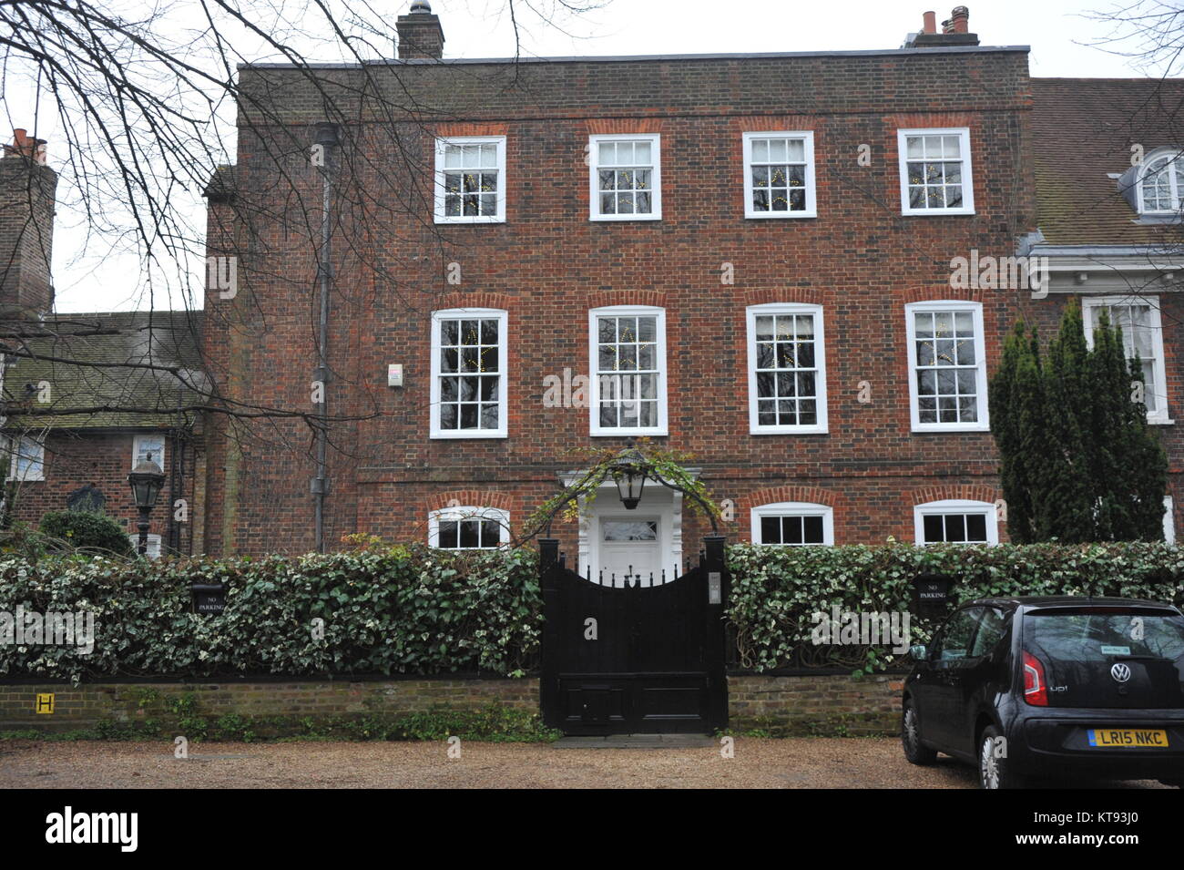 George Michaels Home In Highgate North London Christmas 2022 London, Uk. 23Rd Dec, 2017. George Michael's House In The Grove In Highgate,  North London, Tributes Outside The Highgate Home Of George Michael As The  First Anniversary Of His Death Approaches. Credit: