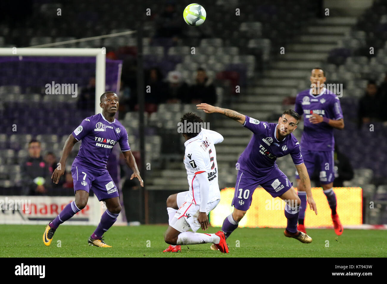 Toulouse (France) Nov,29th 2017 French Fooball Championship Ligue 1 season 2017-2018 Toulouse FC against OGC Nice MAX GRADEL and ANDY DELORT Credit: Sebastien Lapeyrere/Alamy Live News. Stock Photo