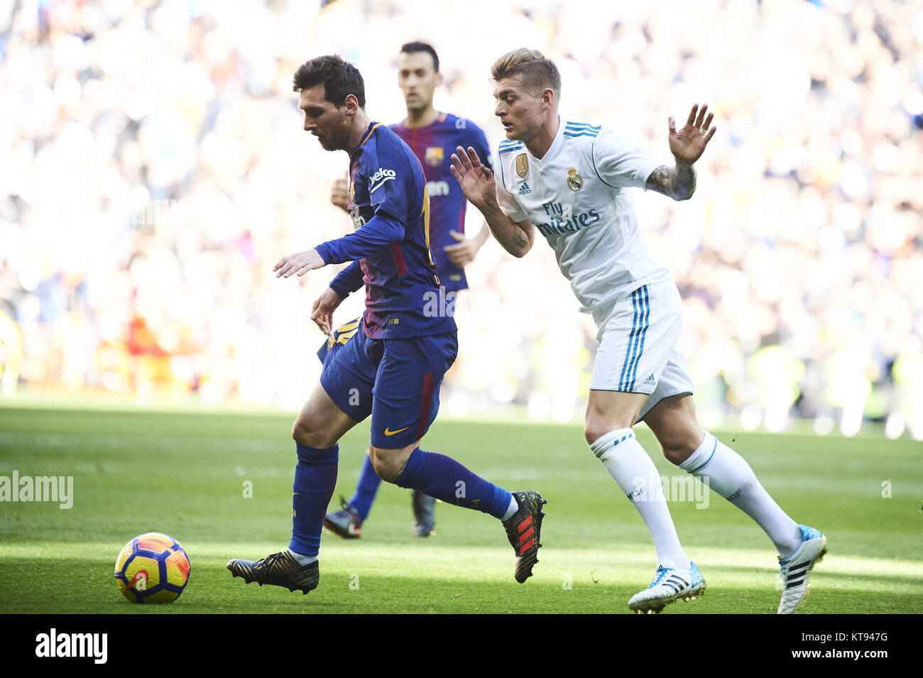Madrid, Spain. 23rd Dec, 2017. Lionel Messi (forward; Barcelona), Toni Kroos (midfielder; Real Madrid) in action during La Liga match between Real Madrid and FC Barcelona at Santiago Bernabeu on December 23, 2017 in Madrid Credit: Jack Abuin/ZUMA Wire/Alamy Live News Stock Photo
