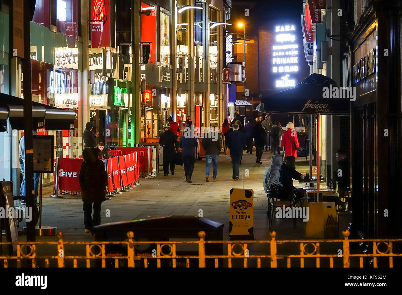 High Street, Guildford. 23rd December 2017. People enjoying late night