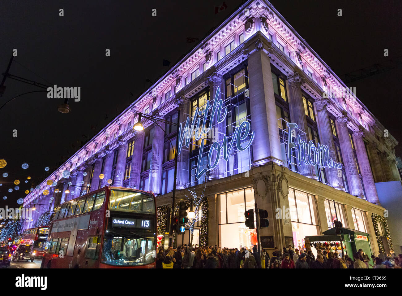 Oxford Street, London, 23rd Dec 2017. Selfridges department store Stock Photo 169847505 Alamy Oxford Street, London, 23rd Dec 2017. Selfridges department store Stock Photo 169847505 Alamy