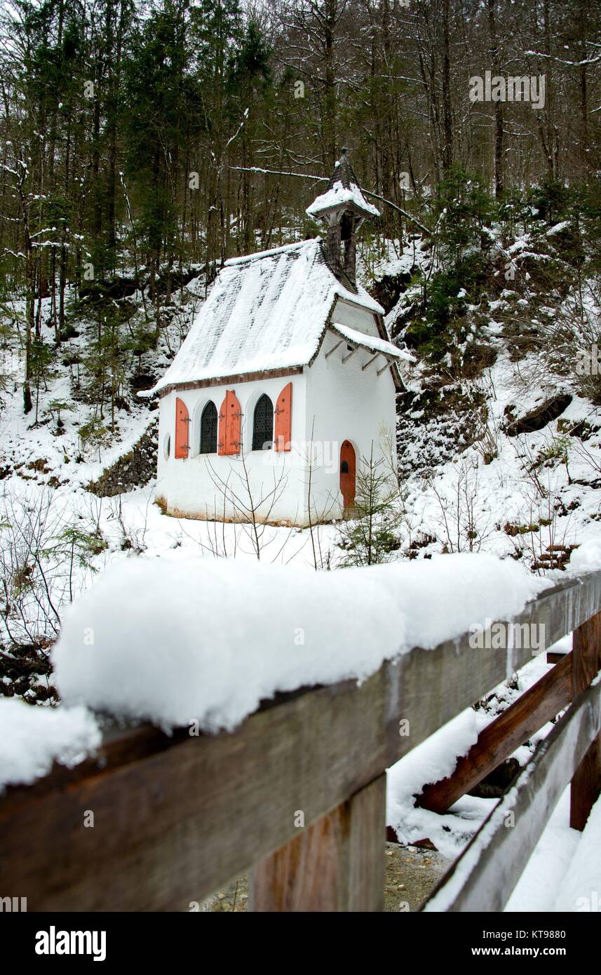 The small chapel St. Johann und Paul at the lake Königssee near Schönau (Germany), 08 December 2017. | usage worldwide Stock Photo