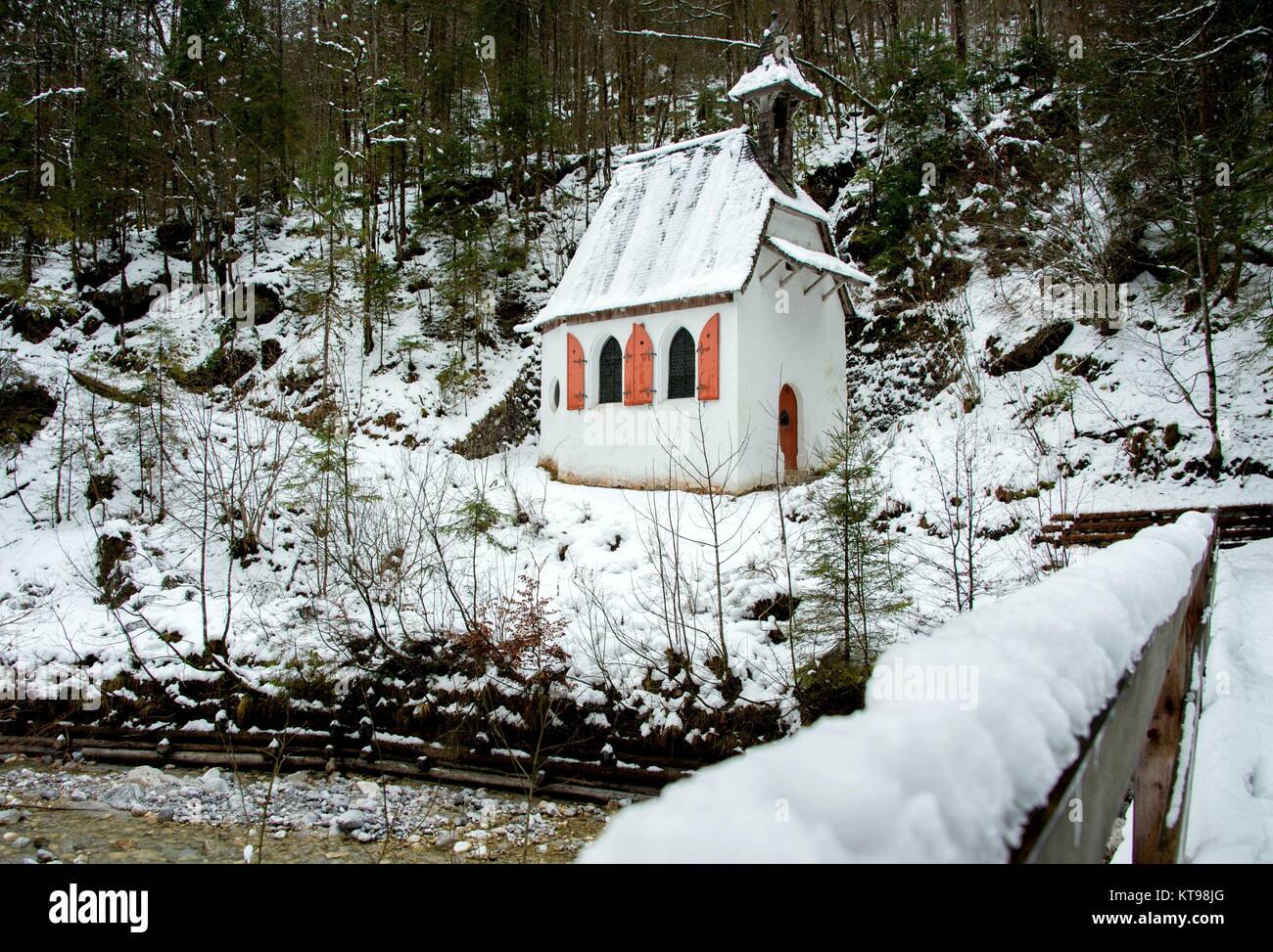The small chapel St. Johann und Paul at the lake Königssee near Schönau (Germany), 08 December 2017. | usage worldwide Stock Photo