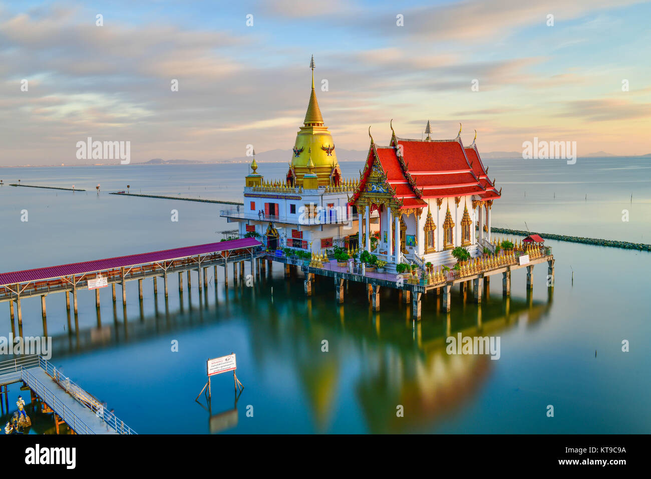 'Wat Hong thong' a temple built in the sea at sunset in chachengsao province Stock Photo