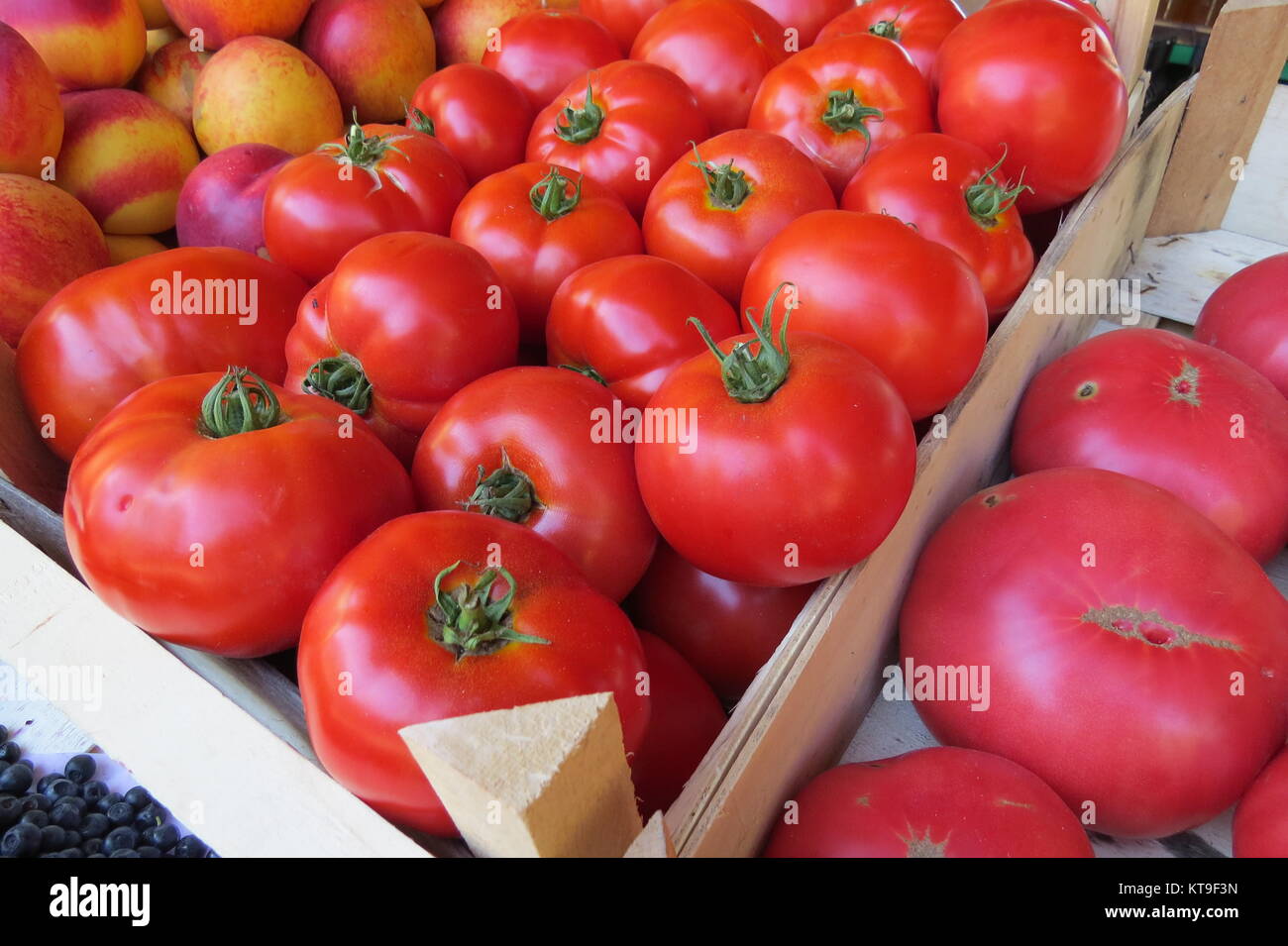 Big red tomatoes at the food market Stock Photo - Alamy