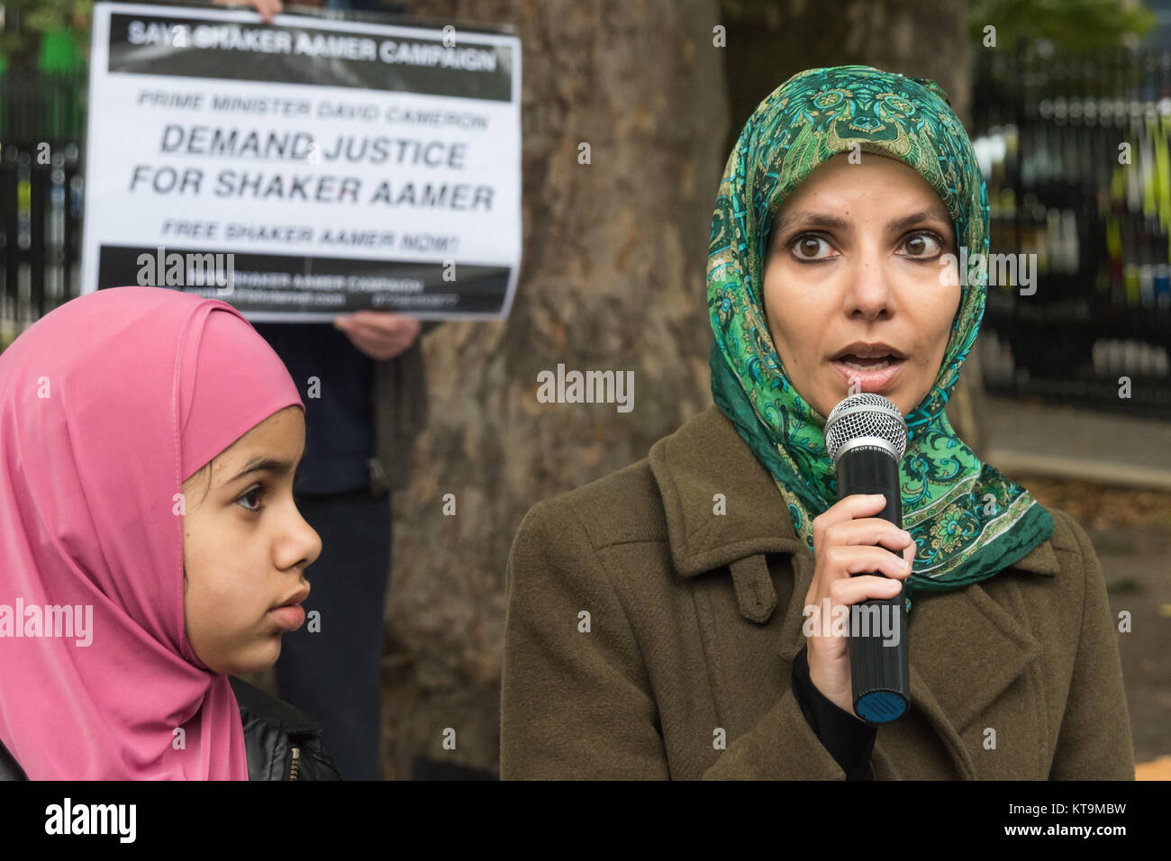 Zainab Omar listens as Aisha Maniar talks about her father Shawki Ahmed Omar, held by the US in Iraq in 2004, tortured and still in an Iraqi jail. Zainab's pregnant mother was arrested with him and severlely beaten. Stock Photo