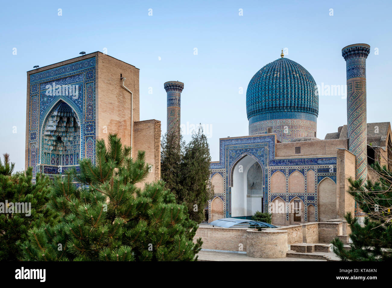 Amir temur mausoleum hi-res stock photography and images - Alamy