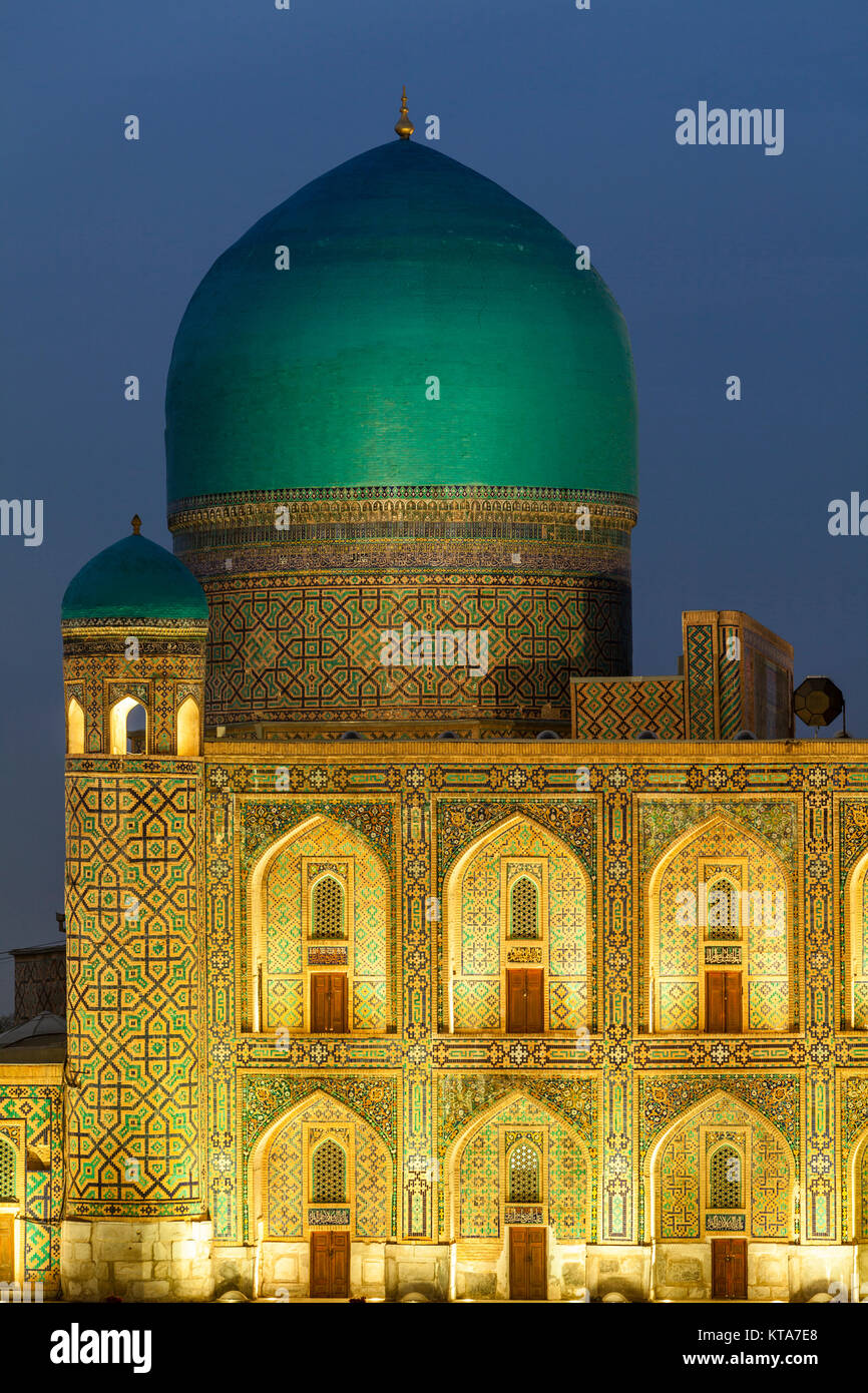 tilla-kori-madrassa-at-night-photographed-from-the-viewing-platform-the-registan-samarkand