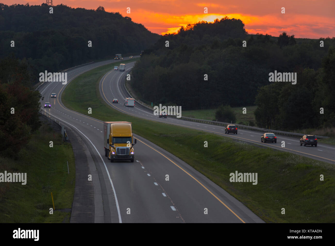 AUTOMOTIVE TRAFFIC INTERSTATE 80 JEFFERSON COUNTY PENNSYLVANIA USA Stock Photo Alamy