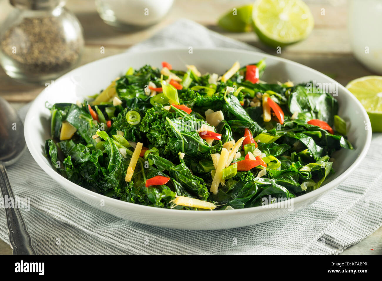 https://c8.alamy.com/comp/KTABPR/homemade-organic-green-collard-greens-with-pepper-and-ginger-KTABPR.jpg