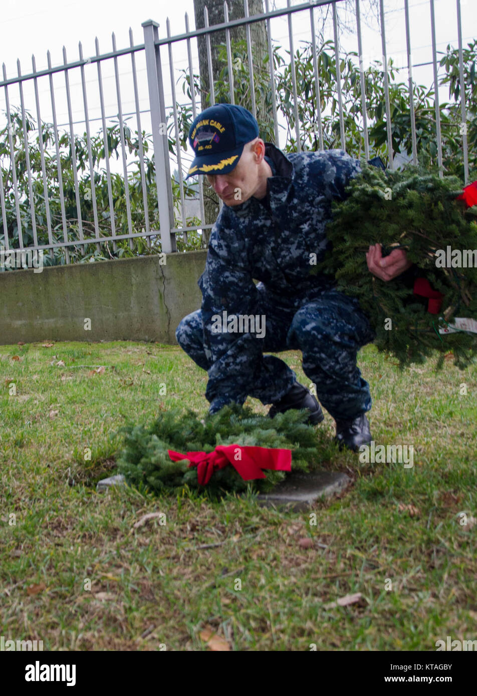 PORTLAND, Ore. (Dec 16, 2017) Capt. Jeff Farah, commanding officer of