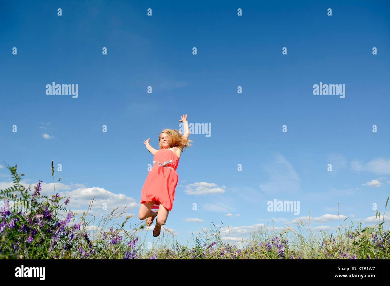 Frau macht Freudensprung Stock Photo