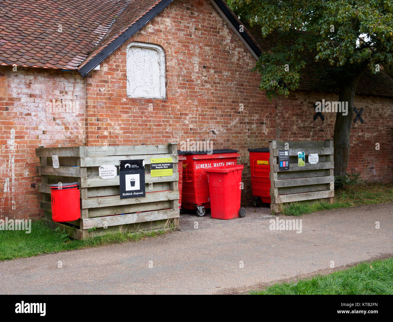Rubbish disposal, Stratford-on-Avon Canal, Warwickshire Stock Photo