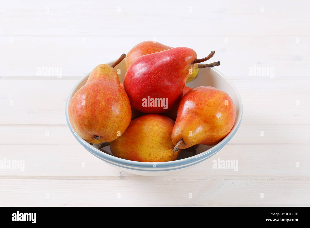 ripe red pears Stock Photo - Alamy