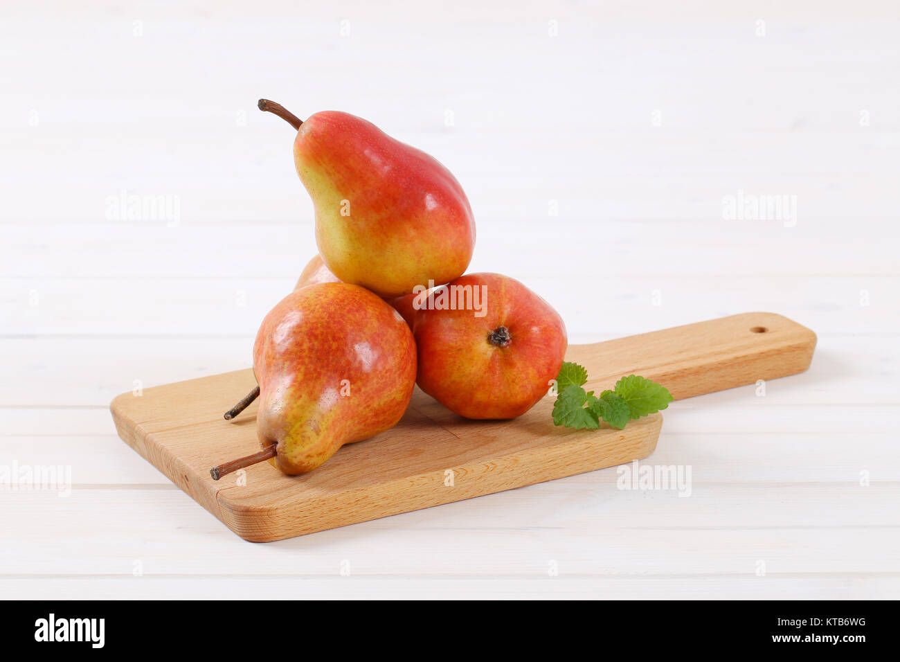 ripe red pears Stock Photo - Alamy